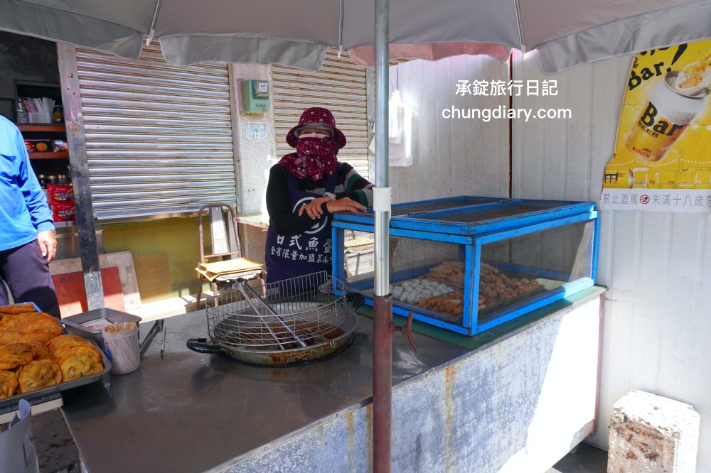 澎湖花枝丸【林投公園炸魚】澎湖在地人推薦美食，真材實料的花枝漿比例超高，還能吃得到大口的花枝塊！