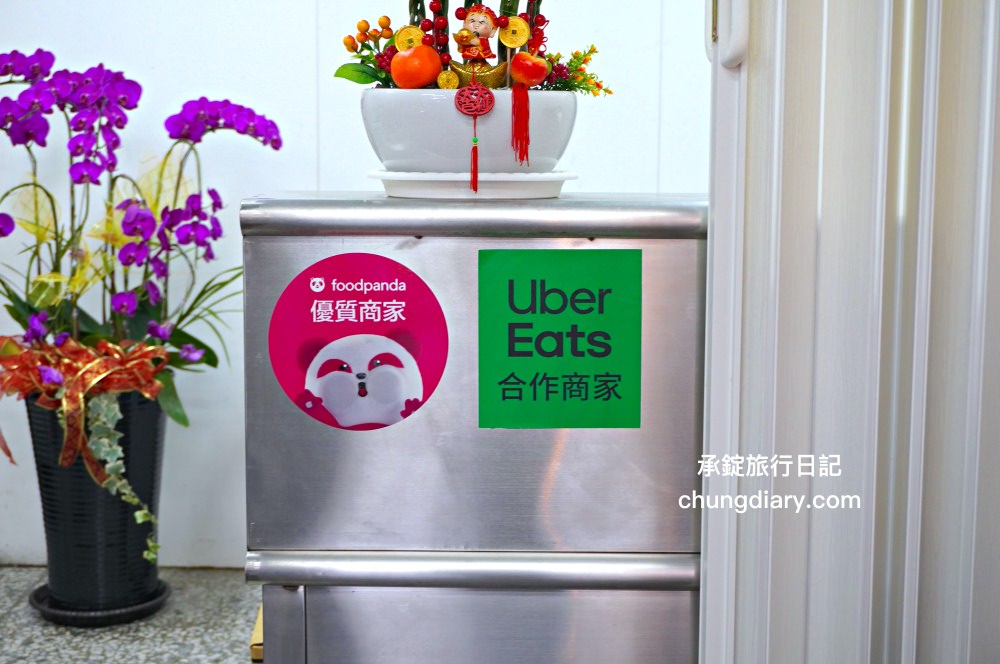 林阿波杏仁茶豆花北屯店｜台中北屯國小／北屯市場附近！專賣：古早味杏仁茶、現烤油條、豆漿豆花、紅豆湯圓、饅頭夾肉鬆。