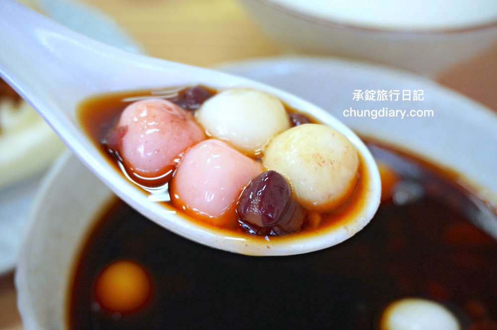 林阿波杏仁茶豆花北屯店｜台中北屯國小／北屯市場附近！專賣：古早味杏仁茶、現烤油條、豆漿豆花、紅豆湯圓、饅頭夾肉鬆。