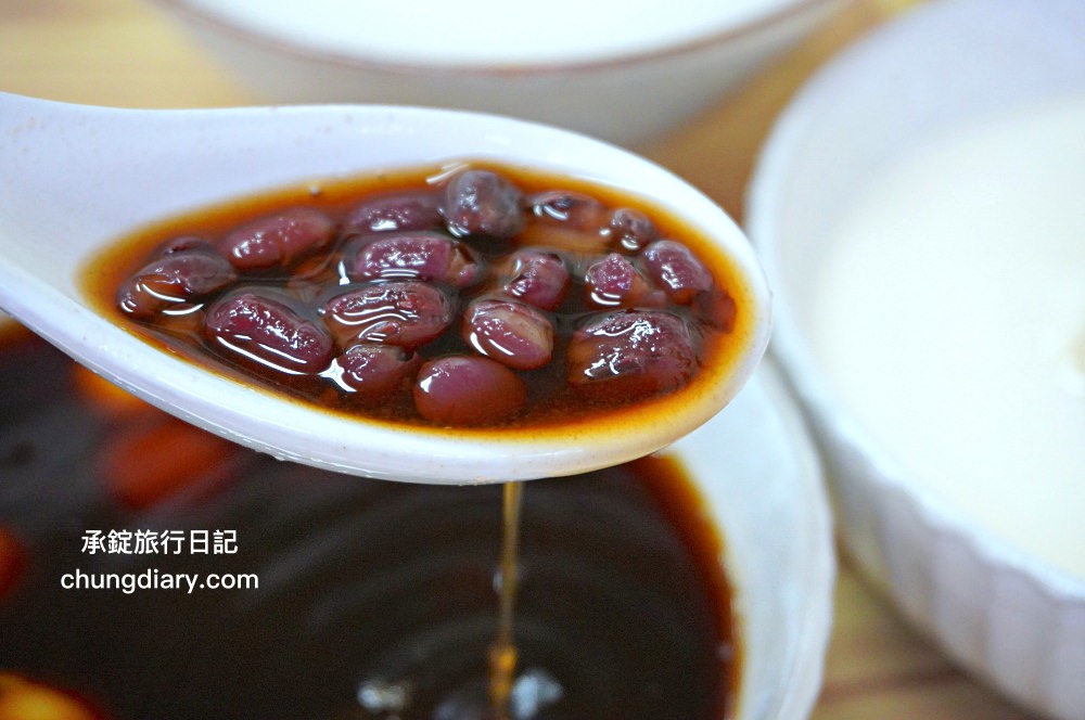 林阿波杏仁茶豆花北屯店｜台中北屯國小／北屯市場附近！專賣：古早味杏仁茶、現烤油條、豆漿豆花、紅豆湯圓、饅頭夾肉鬆。