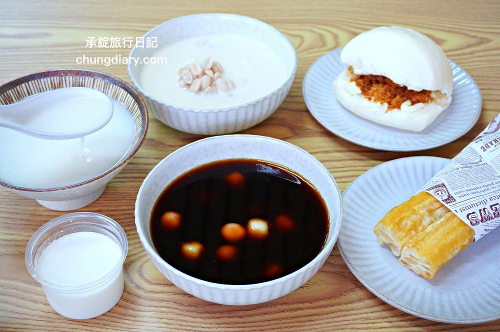 林阿波杏仁茶豆花北屯店｜台中北屯國小／北屯市場附近！專賣：古早味杏仁茶、現烤油條、豆漿豆花、紅豆湯圓、饅頭夾肉鬆。