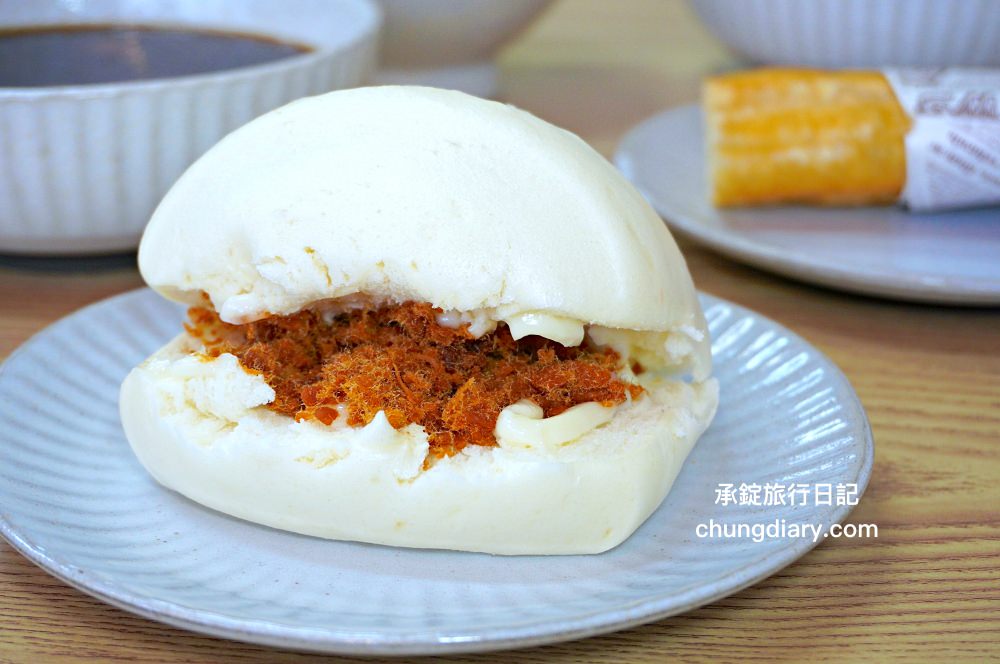 林阿波杏仁茶豆花北屯店｜台中北屯國小／北屯市場附近！專賣：古早味杏仁茶、現烤油條、豆漿豆花、紅豆湯圓、饅頭夾肉鬆。