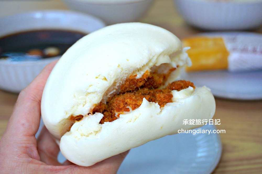 林阿波杏仁茶豆花北屯店｜台中北屯國小／北屯市場附近！專賣：古早味杏仁茶、現烤油條、豆漿豆花、紅豆湯圓、饅頭夾肉鬆。