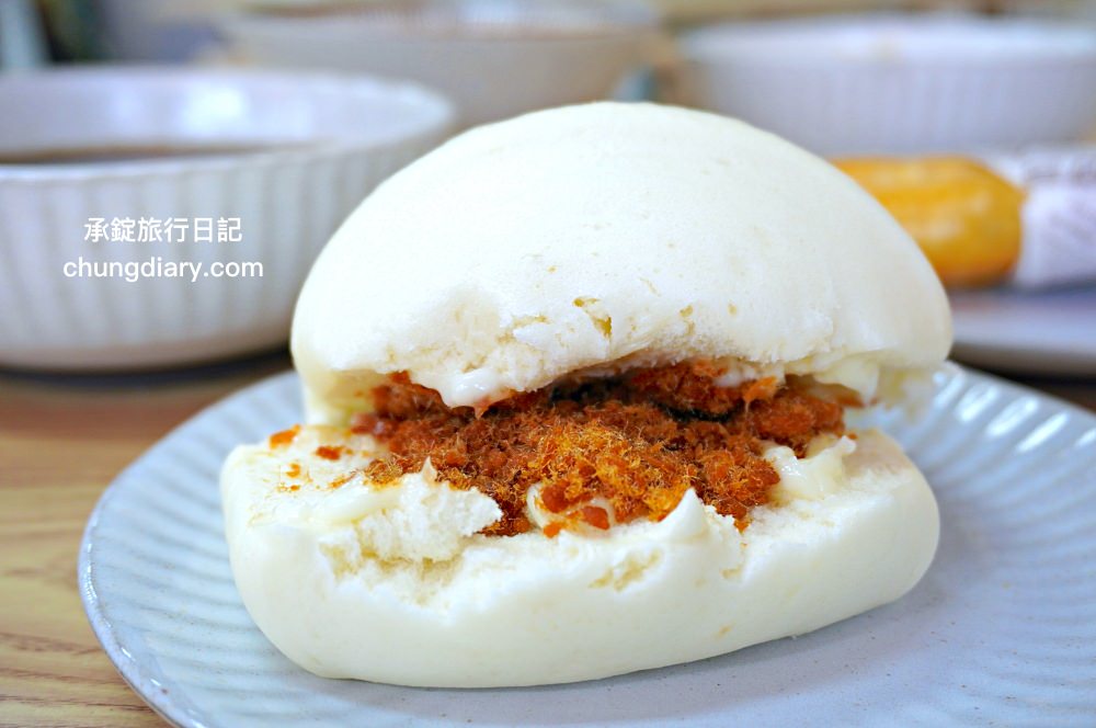 林阿波杏仁茶豆花北屯店｜台中北屯國小／北屯市場附近！專賣：古早味杏仁茶、現烤油條、豆漿豆花、紅豆湯圓、饅頭夾肉鬆。