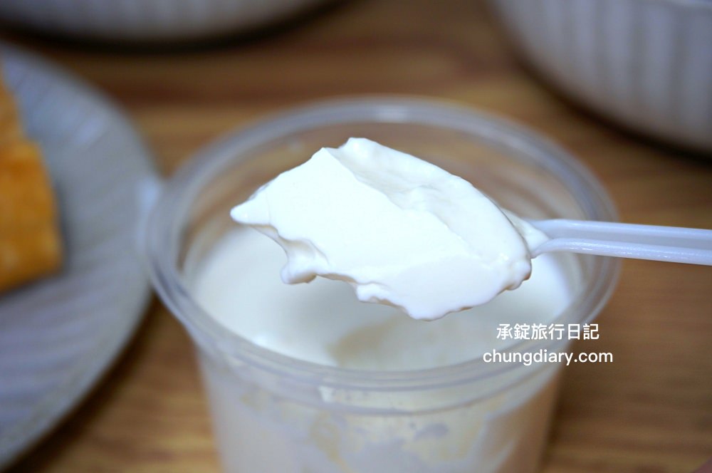 林阿波杏仁茶豆花北屯店｜台中北屯國小／北屯市場附近！專賣：古早味杏仁茶、現烤油條、豆漿豆花、紅豆湯圓、饅頭夾肉鬆。