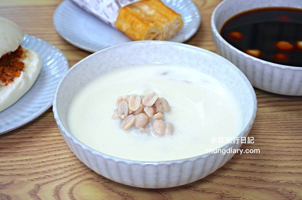 林阿波杏仁茶豆花北屯店｜台中北屯國小／北屯市場附近！專賣：古早味杏仁茶、現烤油條、豆漿豆花、紅豆湯圓、饅頭夾肉鬆。