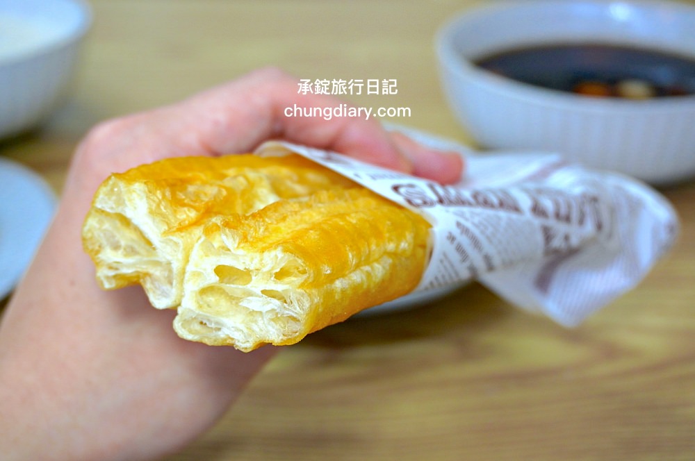 林阿波杏仁茶豆花北屯店｜台中北屯國小／北屯市場附近！專賣：古早味杏仁茶、現烤油條、豆漿豆花、紅豆湯圓、饅頭夾肉鬆。