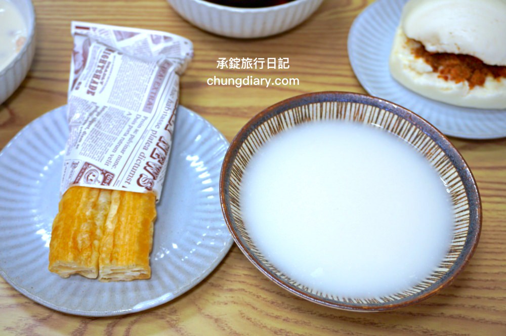 林阿波杏仁茶豆花北屯店｜台中北屯國小／北屯市場附近！專賣：古早味杏仁茶、現烤油條、豆漿豆花、紅豆湯圓、饅頭夾肉鬆。