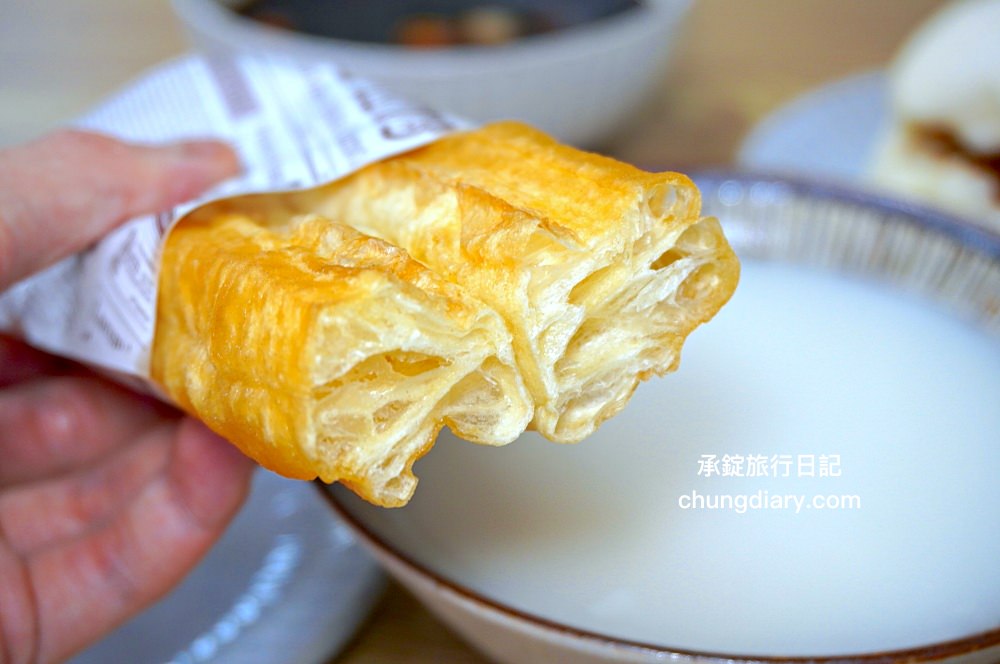 林阿波杏仁茶豆花北屯店｜台中北屯國小／北屯市場附近！專賣：古早味杏仁茶、現烤油條、豆漿豆花、紅豆湯圓、饅頭夾肉鬆。