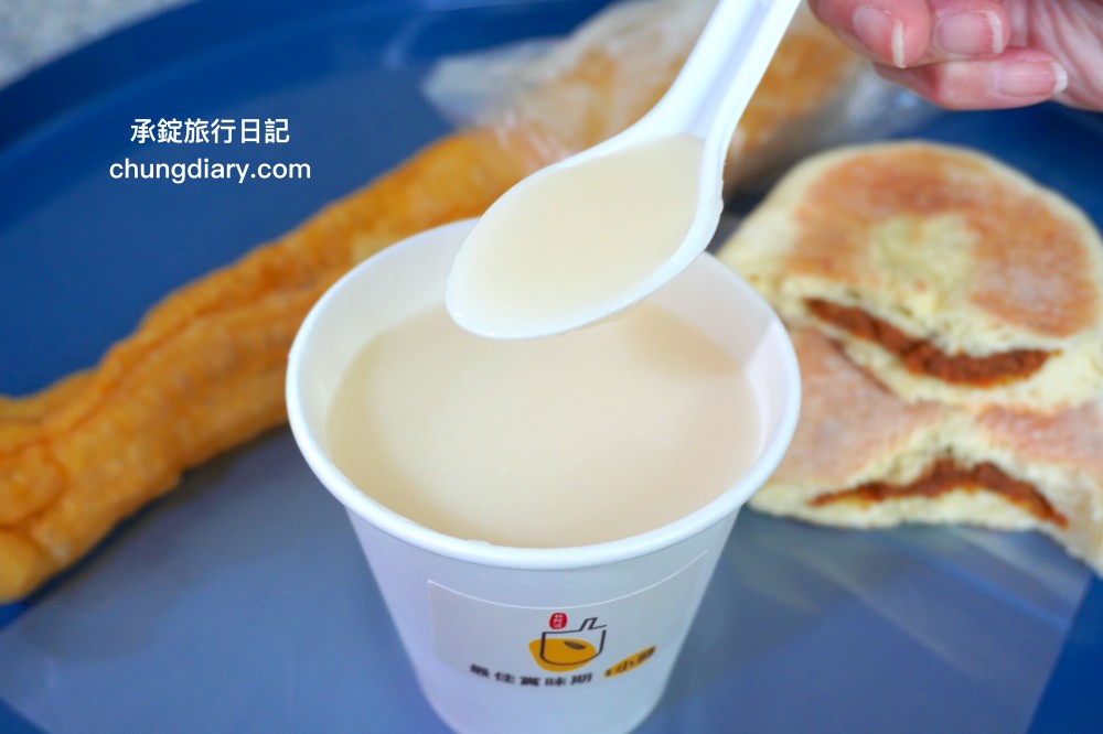 台中豐原【林阿波杏仁茶豆花】傳承第三代的二十年老店！杏仁茶配油條、小時候大餅、黑糖豆花、杏仁豆花…等台灣古早味。