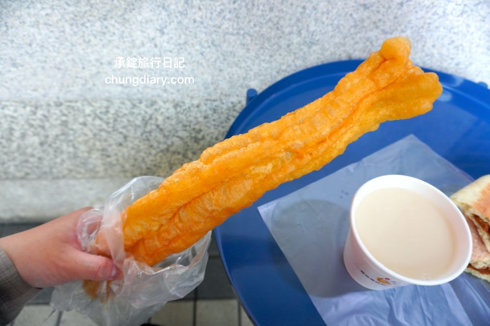 台中豐原【林阿波杏仁茶豆花】傳承第三代的二十年老店！杏仁茶配油條、小時候大餅、黑糖豆花、杏仁豆花…等台灣古早味。