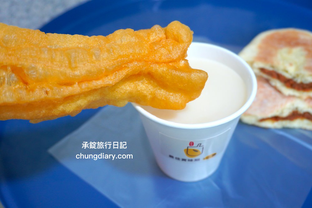 台中豐原【林阿波杏仁茶豆花】傳承第三代的二十年老店！杏仁茶配油條、小時候大餅、黑糖豆花、杏仁豆花…等台灣古早味。