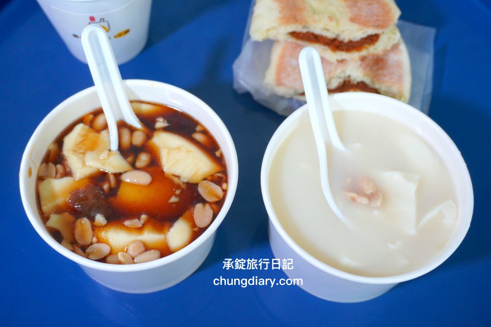 台中豐原【林阿波杏仁茶豆花】傳承第三代的二十年老店！杏仁茶配油條、小時候大餅、黑糖豆花、杏仁豆花…等台灣古早味。