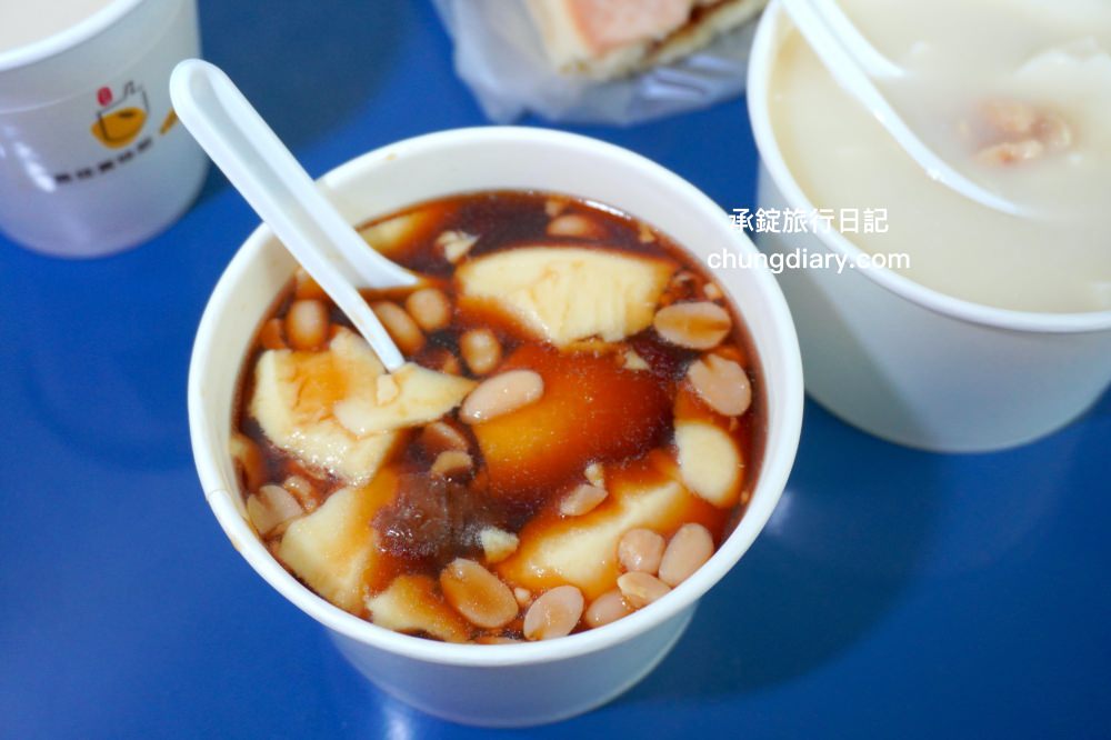 台中豐原【林阿波杏仁茶豆花】傳承第三代的二十年老店！杏仁茶配油條、小時候大餅、黑糖豆花、杏仁豆花…等台灣古早味。