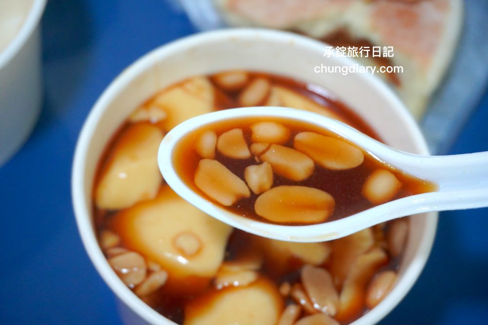 台中豐原【林阿波杏仁茶豆花】傳承第三代的二十年老店！杏仁茶配油條、小時候大餅、黑糖豆花、杏仁豆花…等台灣古早味。