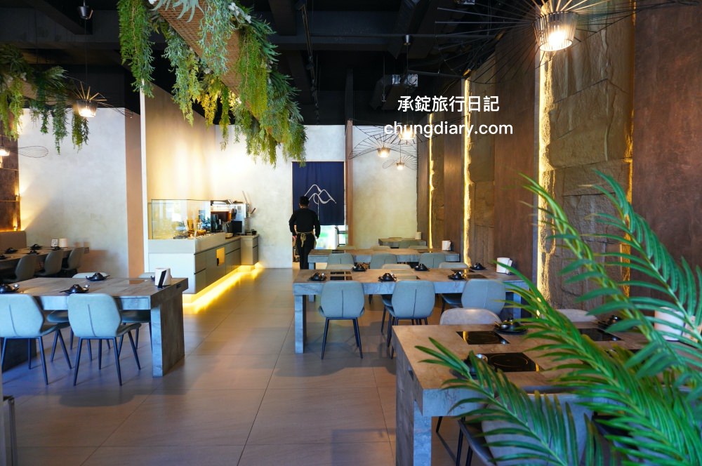 森饗鍋物 Senn shabu 台中漢口館｜西屯火鍋店推薦！人氣火鍋店品牌，激推「招牌胡椒豬肚湯」超好喝！還有抹茶冰淇淋、咖啡、飲料自助吧。