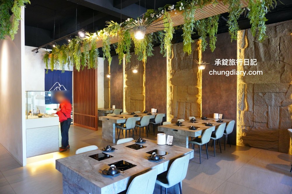 森饗鍋物 Senn shabu 台中漢口館｜西屯火鍋店推薦！人氣火鍋店品牌，激推「招牌胡椒豬肚湯」超好喝！還有抹茶冰淇淋、咖啡、飲料自助吧。