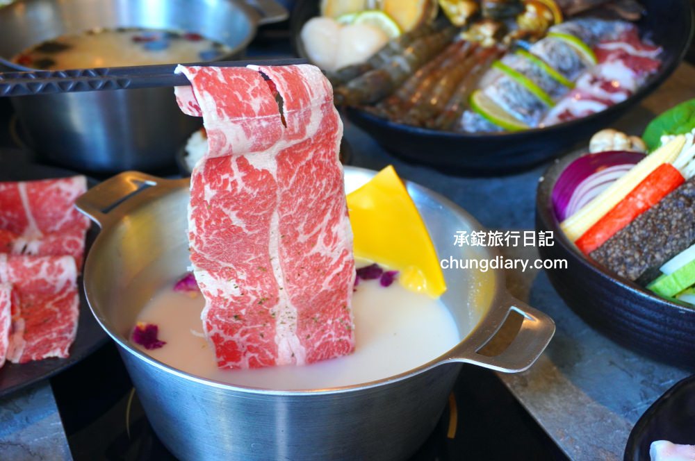 森饗鍋物 Senn shabu 台中漢口館｜西屯火鍋店推薦！人氣火鍋店品牌，激推「招牌胡椒豬肚湯」超好喝！還有抹茶冰淇淋、咖啡、飲料自助吧。