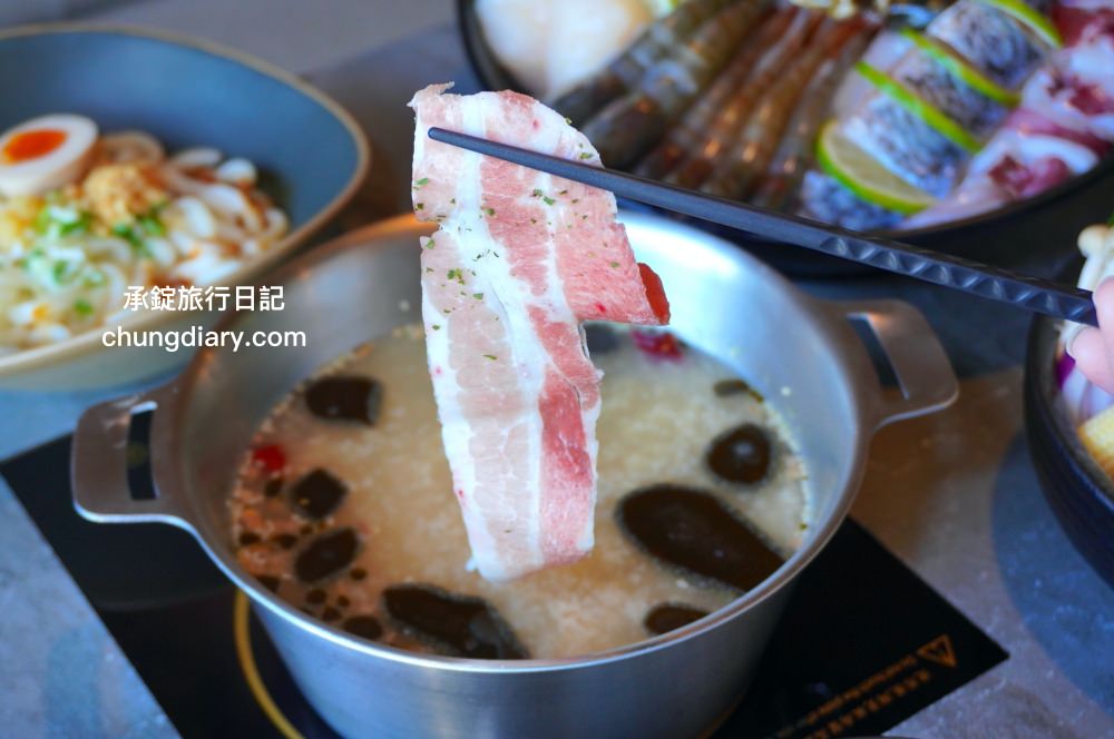 森饗鍋物 Senn shabu 台中漢口館｜西屯火鍋店推薦！人氣火鍋店品牌，激推「招牌胡椒豬肚湯」超好喝！還有抹茶冰淇淋、咖啡、飲料自助吧。