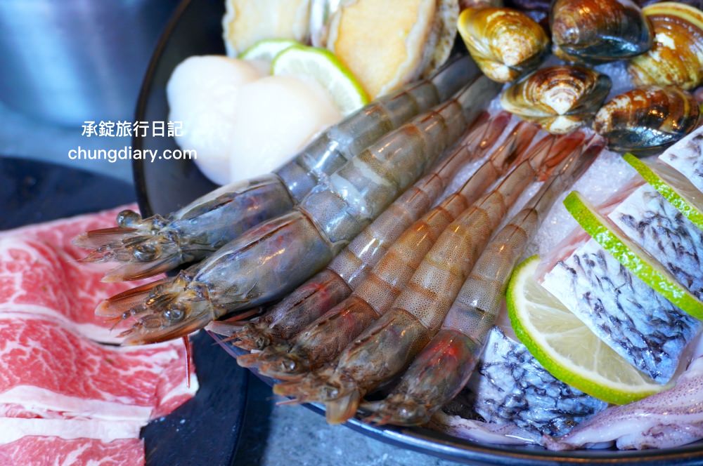 森饗鍋物 Senn shabu 台中漢口館｜西屯火鍋店推薦！人氣火鍋店品牌，激推「招牌胡椒豬肚湯」超好喝！還有抹茶冰淇淋、咖啡、飲料自助吧。