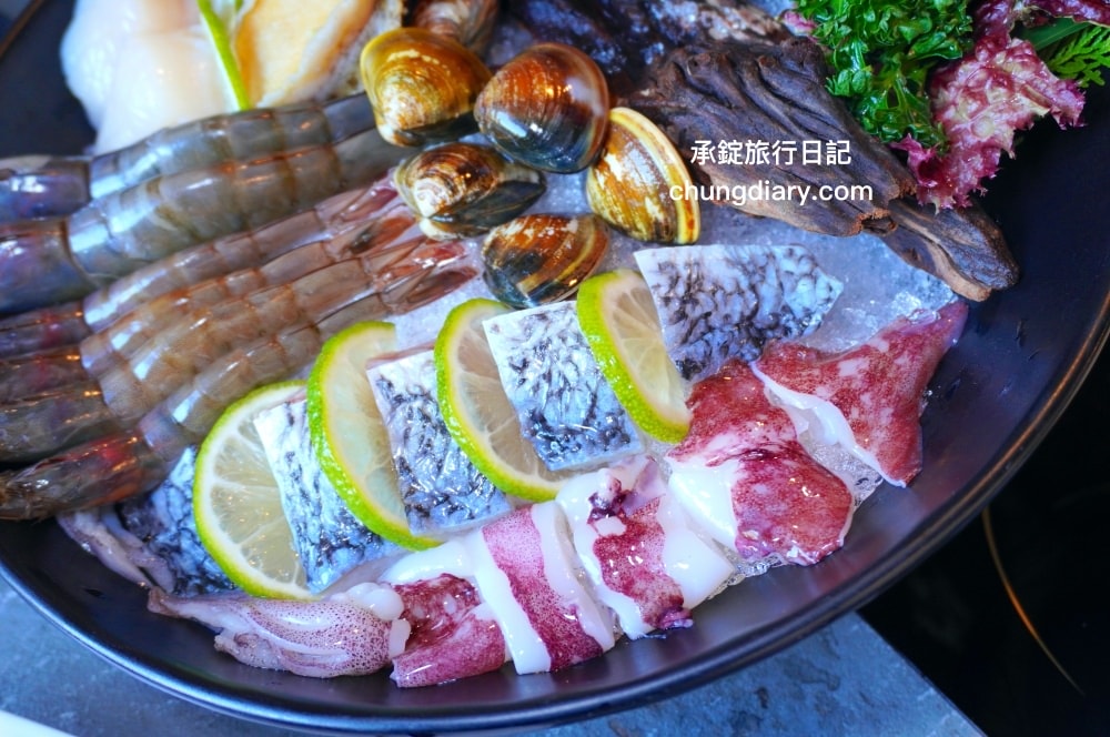 森饗鍋物 Senn shabu 台中漢口館｜西屯火鍋店推薦！人氣火鍋店品牌，激推「招牌胡椒豬肚湯」超好喝！還有抹茶冰淇淋、咖啡、飲料自助吧。