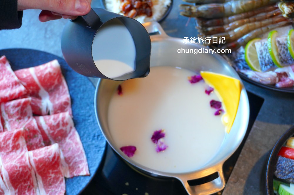 森饗鍋物 Senn shabu 台中漢口館｜西屯火鍋店推薦！人氣火鍋店品牌，激推「招牌胡椒豬肚湯」超好喝！還有抹茶冰淇淋、咖啡、飲料自助吧。