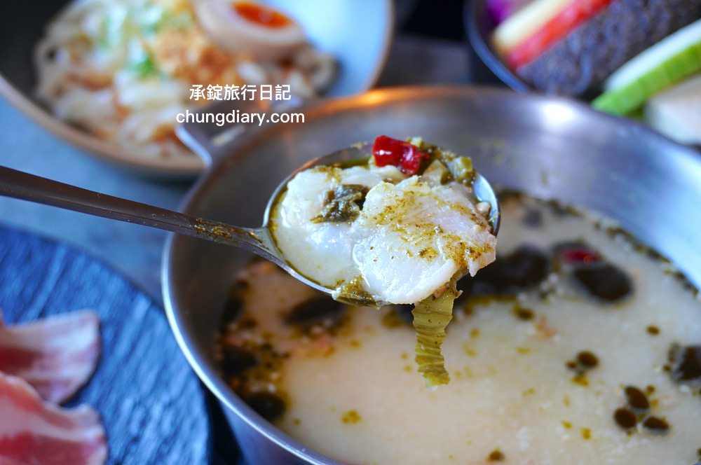 森饗鍋物 Senn shabu 台中漢口館｜西屯火鍋店推薦！人氣火鍋店品牌，激推「招牌胡椒豬肚湯」超好喝！還有抹茶冰淇淋、咖啡、飲料自助吧。