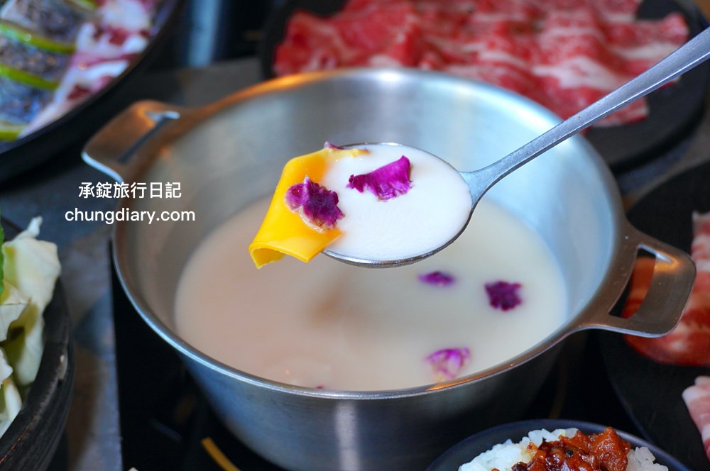 森饗鍋物 Senn shabu 台中漢口館｜西屯火鍋店推薦！人氣火鍋店品牌，激推「招牌胡椒豬肚湯」超好喝！還有抹茶冰淇淋、咖啡、飲料自助吧。