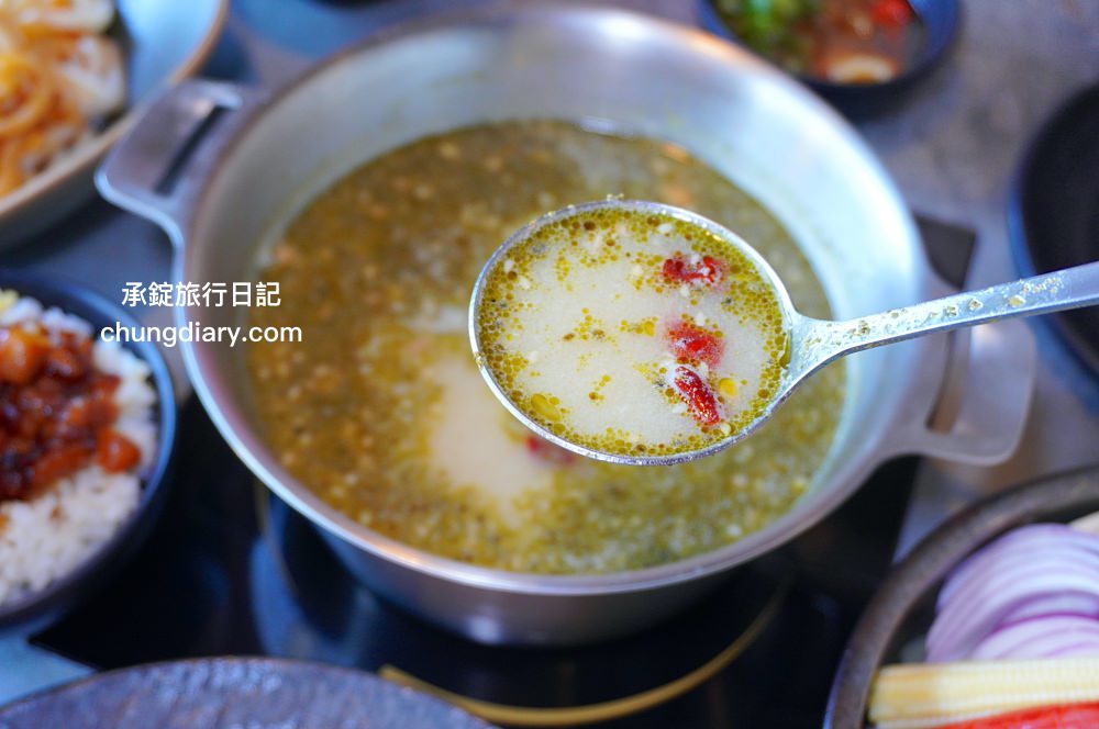 森饗鍋物 Senn shabu 台中漢口館｜西屯火鍋店推薦！人氣火鍋店品牌，激推「招牌胡椒豬肚湯」超好喝！還有抹茶冰淇淋、咖啡、飲料自助吧。