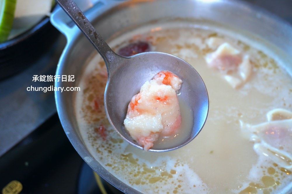 森饗鍋物 Senn shabu 台中漢口館｜西屯火鍋店推薦！人氣火鍋店品牌，激推「招牌胡椒豬肚湯」超好喝！還有抹茶冰淇淋、咖啡、飲料自助吧。