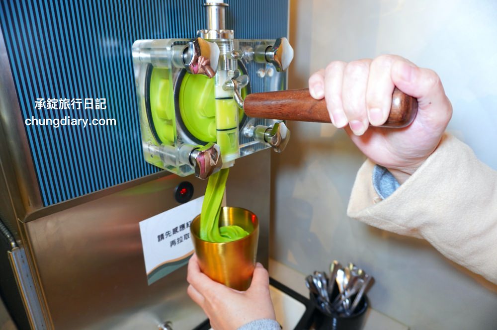 森饗鍋物 Senn shabu 台中漢口館｜西屯火鍋店推薦！人氣火鍋店品牌，激推「招牌胡椒豬肚湯」超好喝！還有抹茶冰淇淋、咖啡、飲料自助吧。