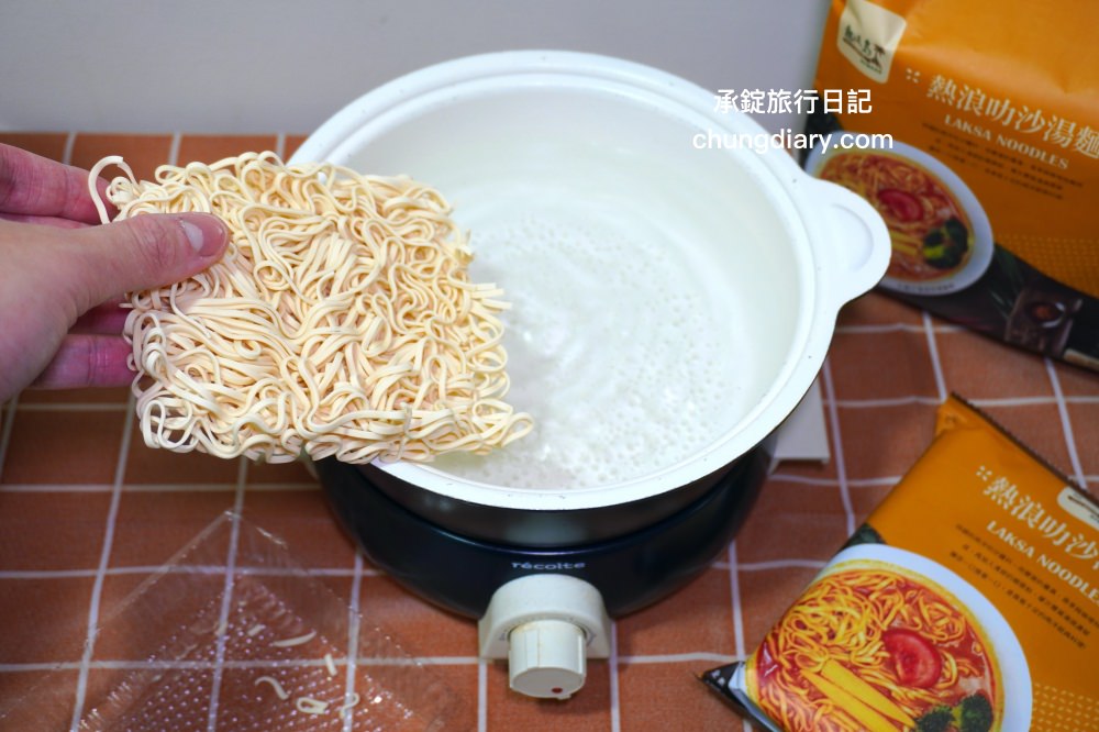 熱浪島南洋蔬食｜熱浪叻沙湯麵｜全素素食的快煮湯麵，只需五分鐘，在家也能煮出一碗餐廳級的美味。