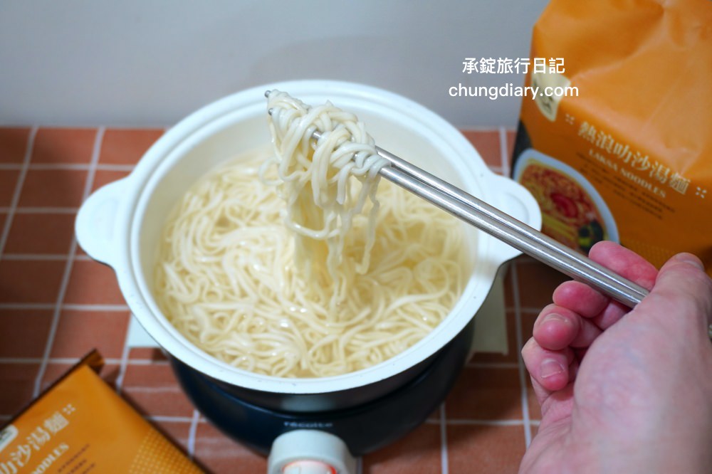 熱浪島南洋蔬食｜熱浪叻沙湯麵｜全素素食的快煮湯麵，只需五分鐘，在家也能煮出一碗餐廳級的美味。