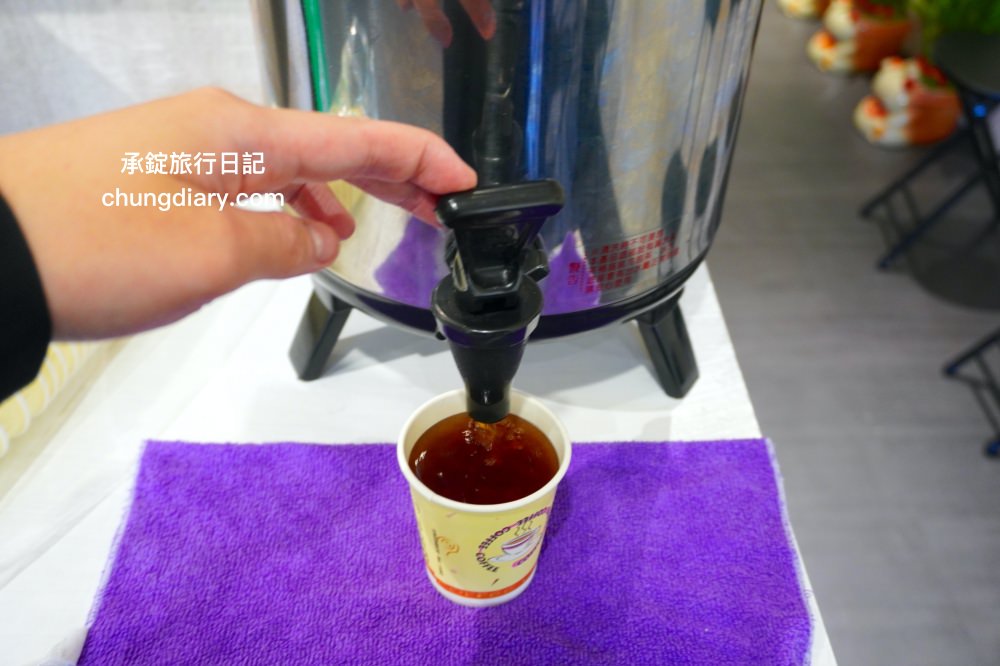 苗栗頭份麻辣燙【沐上麻辣燙】豬骨高湯＋芝麻醬＋花椒油＋特製辣醬，麻辣鮮香濃郁感十足，百元套餐滿滿一大碗更划算！