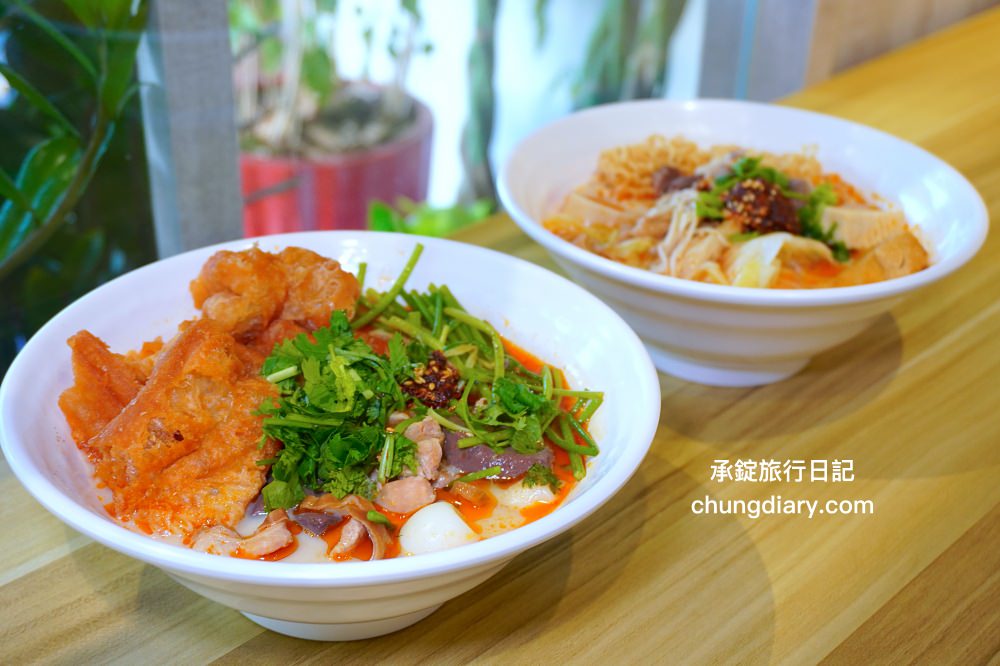 苗栗頭份麻辣燙【沐上麻辣燙】豬骨高湯＋芝麻醬＋花椒油＋特製辣醬，麻辣鮮香濃郁感十足，百元套餐滿滿一大碗更划算！