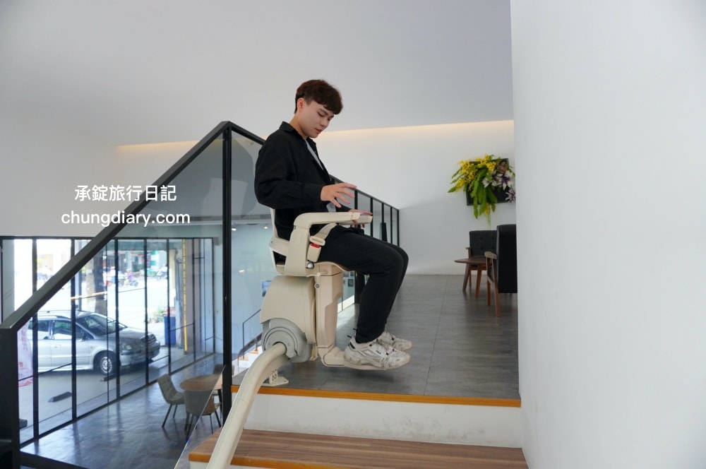 泓電樓梯升降椅—彰化門市|代理歐洲品牌,市佔五成全台安裝率第一!Otolift Modul-Air Smart 彎曲型樓梯升降椅。 - 第29張圖 泓電樓梯升降椅—彰化門市|代理歐洲品牌,市佔五成全台安裝率第一!Otolift Modul-Air Smart 彎曲型樓梯升降椅。