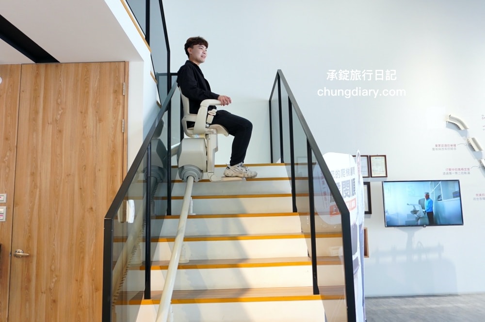 泓電樓梯升降椅—彰化門市|代理歐洲品牌,市佔五成全台安裝率第一!Otolift Modul-Air Smart 彎曲型樓梯升降椅。 - 第25張圖 泓電樓梯升降椅—彰化門市|代理歐洲品牌,市佔五成全台安裝率第一!Otolift Modul-Air Smart 彎曲型樓梯升降椅。