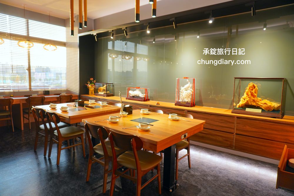 淨感官料理｜台中南屯景觀餐廳推薦！隱身在火鍋店的高級「餐宴」佳餚，必點：麻辣水煮魚、蒙古風味肚包肉、去骨滷花生豬腳、韓式生菜五花肉。