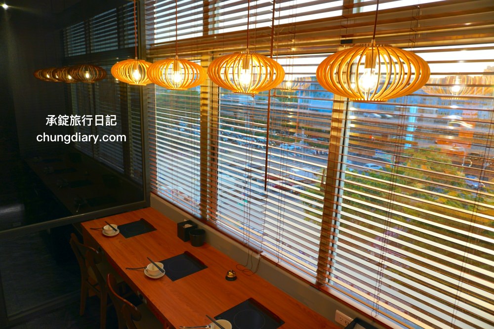淨感官料理｜台中南屯景觀餐廳推薦！隱身在火鍋店的高級「餐宴」佳餚，必點：麻辣水煮魚、蒙古風味肚包肉、去骨滷花生豬腳、韓式生菜五花肉。