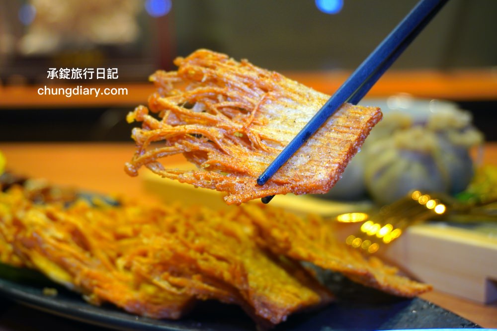 淨感官料理｜台中南屯景觀餐廳推薦！隱身在火鍋店的高級「餐宴」佳餚，必點：麻辣水煮魚、蒙古風味肚包肉、去骨滷花生豬腳、韓式生菜五花肉。