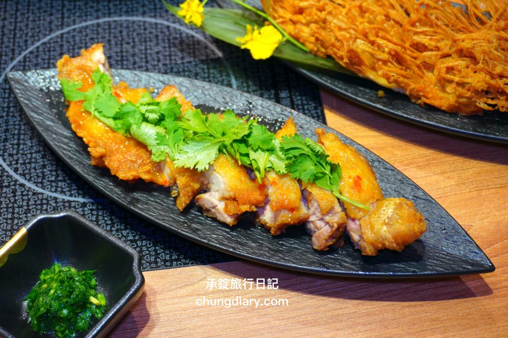 淨感官料理｜台中南屯景觀餐廳推薦！隱身在火鍋店的高級「餐宴」佳餚，必點：麻辣水煮魚、蒙古風味肚包肉、去骨滷花生豬腳、韓式生菜五花肉。