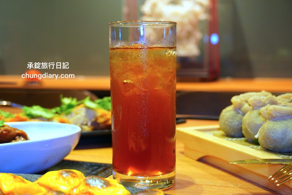 淨感官料理｜台中南屯景觀餐廳推薦！隱身在火鍋店的高級「餐宴」佳餚，必點：麻辣水煮魚、蒙古風味肚包肉、去骨滷花生豬腳、韓式生菜五花肉。