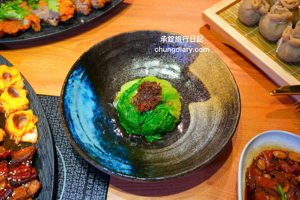 淨感官料理｜台中南屯景觀餐廳推薦！隱身在火鍋店的高級「餐宴」佳餚，必點：麻辣水煮魚、蒙古風味肚包肉、去骨滷花生豬腳、韓式生菜五花肉。