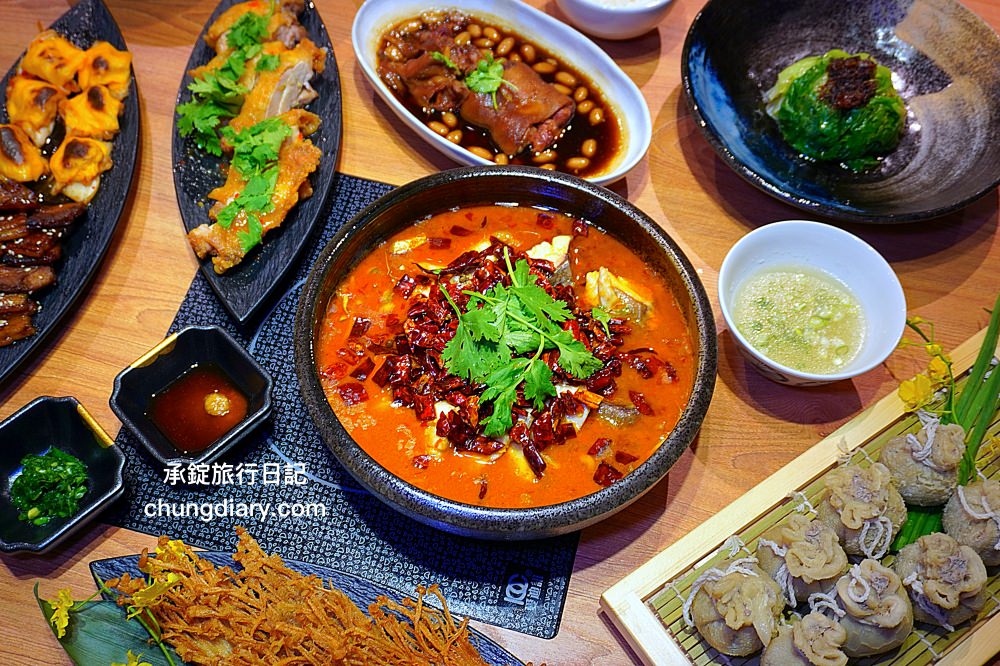 淨感官料理｜台中南屯景觀餐廳推薦！隱身在火鍋店的高級「餐宴」佳餚，必點：麻辣水煮魚、蒙古風味肚包肉、去骨滷花生豬腳、韓式生菜五花肉。