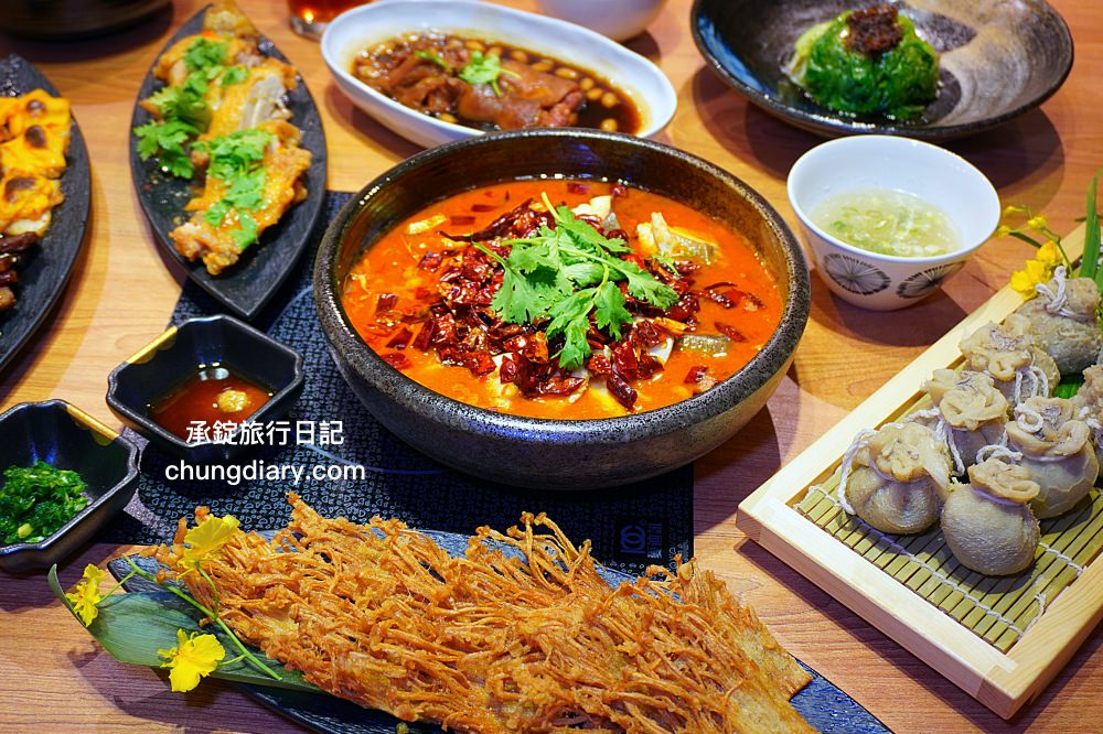 淨感官料理｜台中南屯景觀餐廳推薦！隱身在火鍋店的高級「餐宴」佳餚，必點：麻辣水煮魚、蒙古風味肚包肉、去骨滷花生豬腳、韓式生菜五花肉。