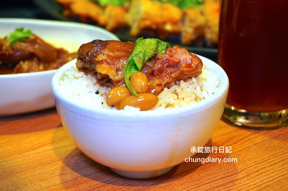 淨感官料理｜台中南屯景觀餐廳推薦！隱身在火鍋店的高級「餐宴」佳餚，必點：麻辣水煮魚、蒙古風味肚包肉、去骨滷花生豬腳、韓式生菜五花肉。