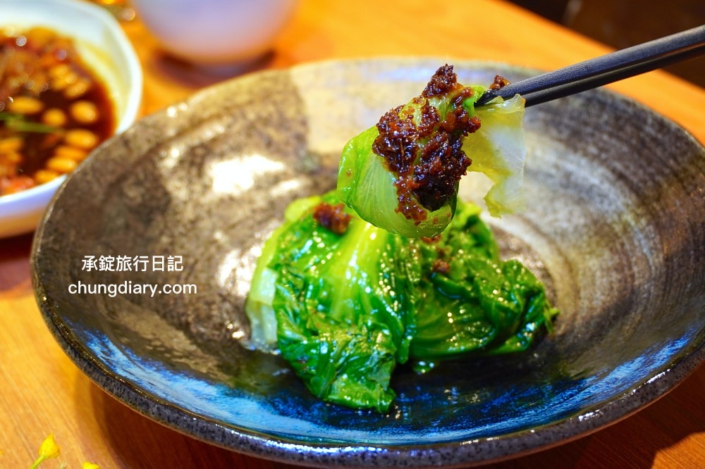 淨感官料理｜台中南屯景觀餐廳推薦！隱身在火鍋店的高級「餐宴」佳餚，必點：麻辣水煮魚、蒙古風味肚包肉、去骨滷花生豬腳、韓式生菜五花肉。