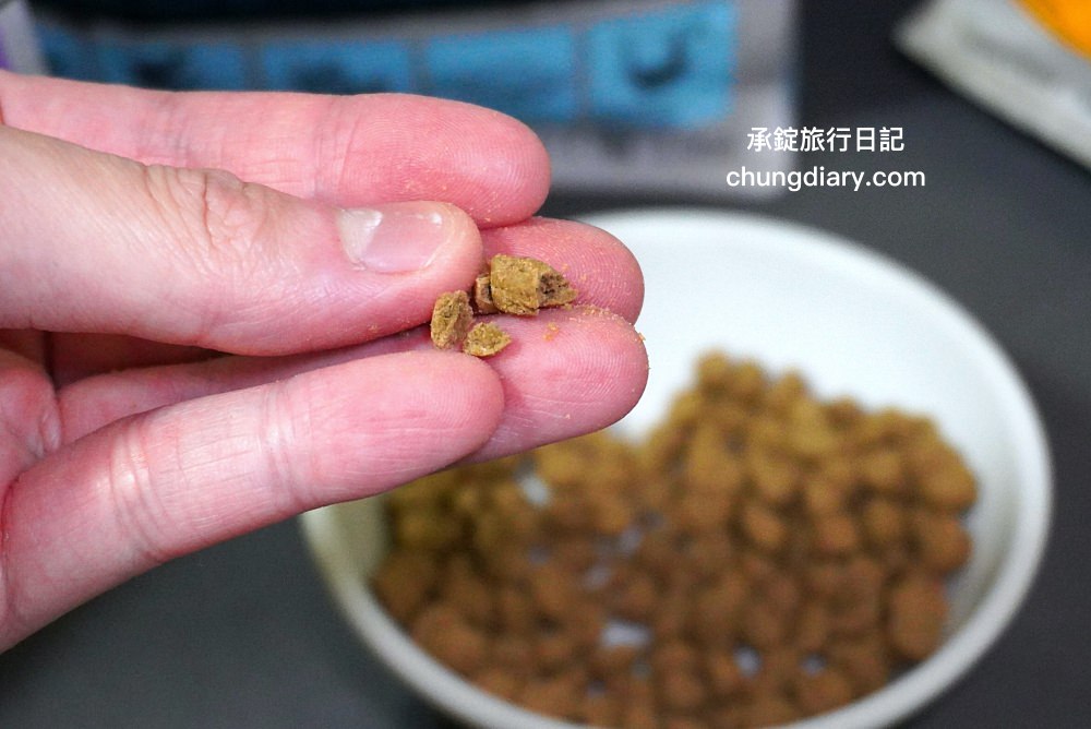 烘焙客狗飼料評價【Oven-Baked烘焙客犬糧】天然烘焙飼料，消化不良/高齡犬/貪吃犬/少牙犬友善，適合全齡犬寵物飼料推薦。