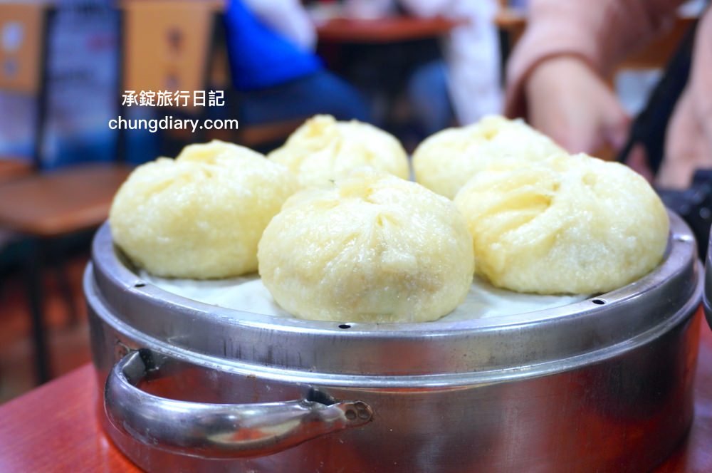 釜山海雲台市場美食【爐紅餃子刀削麵 노홍만두】傳統在地經營60年以上老店！一個人也可以來吃。