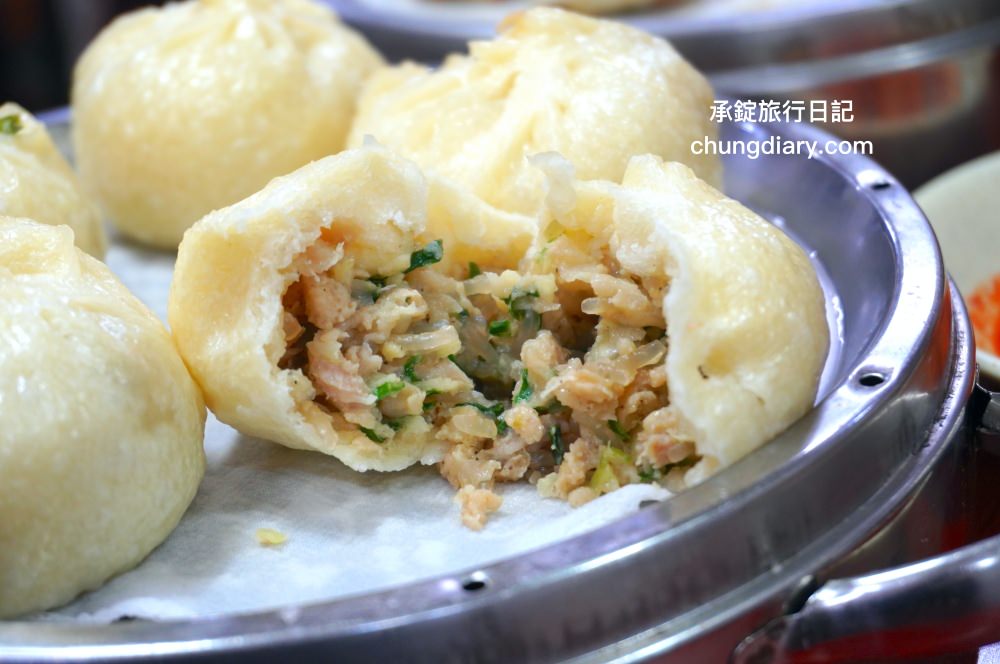 釜山海雲台市場美食【爐紅餃子刀削麵 노홍만두】傳統在地經營60年以上老店！一個人也可以來吃。